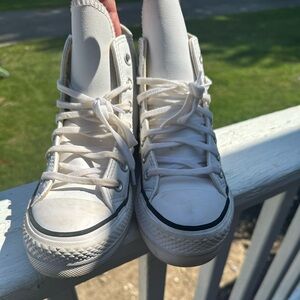 Women’s size 5 converse